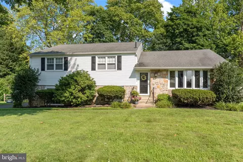 2022 Winthrop Rd, Huntingdon Valley, PA 19006