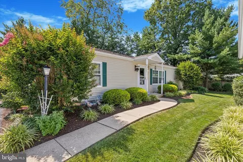 1095 Jfk Dr, North Wales, PA 19454