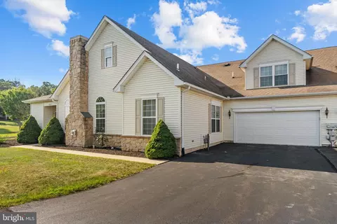 1063 Bordeaux Ln, Pennsburg, PA 18073