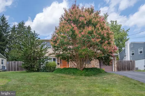 541 Cedar Dr, Lafayette Hill, PA 19444