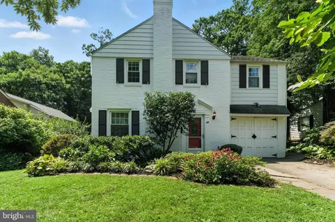 520 Twin Oaks Dr, Wynnewood, PA 19096