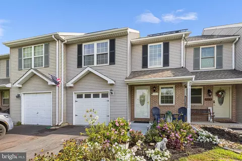 211 Grove Ct, Telford, PA 18969