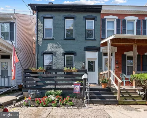 52 W 3rd St, Pottstown, PA 19464