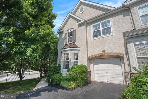 101 Rolling Hill Dr, Plymouth Meeting, PA 19462