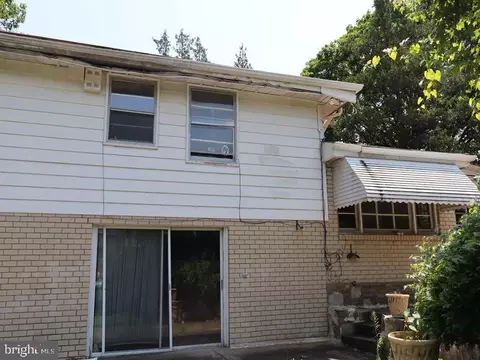 Exterior - 1901 Lantern Ln, Oreland, PA 19075 photo 4 of 5