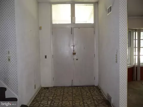 Entry Way - 1901 Lantern Ln, Oreland, PA 19075 photo 1 of 3