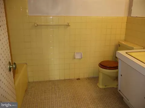 Bath - 1901 Lantern Ln, Oreland, PA 19075 photo 2 of 2