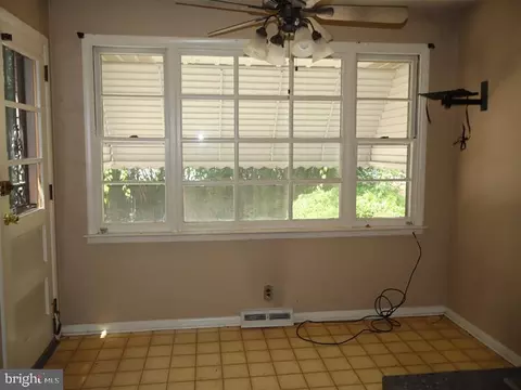 Living - 1901 Lantern Ln, Oreland, PA 19075 photo 2 of 2