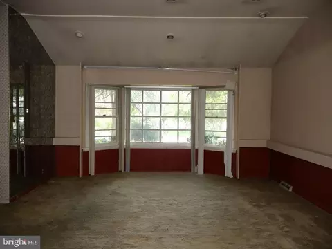 Living - 1901 Lantern Ln, Oreland, PA 19075 photo 1 of 2