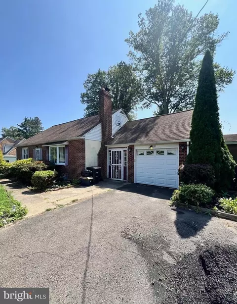 74 County Line Rd, Huntingdon Valley, PA 19006