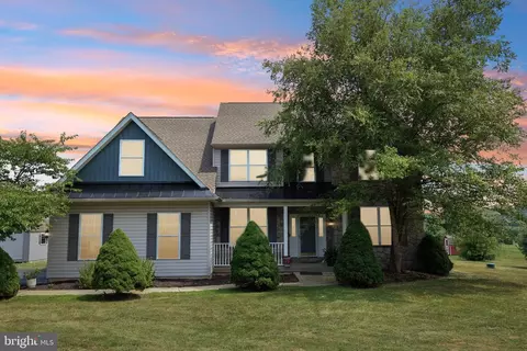 102 Clover Ln, Perkiomenville, PA 18074