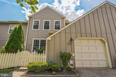 250 Tulip Tree Ct, Blue Bell, PA 19422