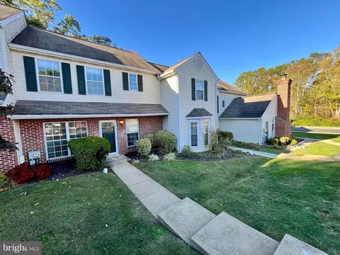 73 Village Dr, Schwenksville, PA 19473