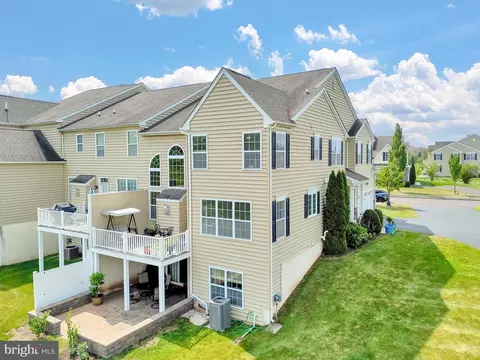2053 Pleasant Valley Dr, Lansdale, PA 19446