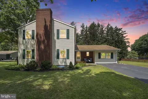 1131 Mckelvey Ln, Blue Bell, PA 19422