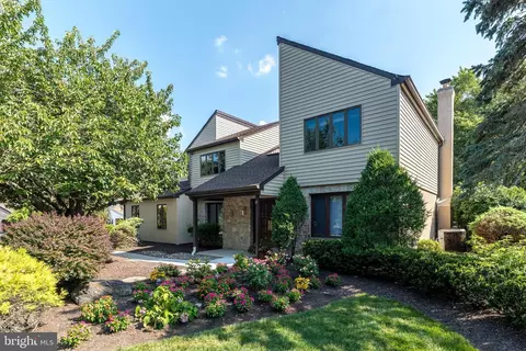 1419 Barton Dr, Fort Washington, PA 19034