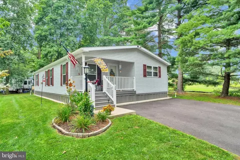 20 Holiday Ave, Hatfield, PA 19440