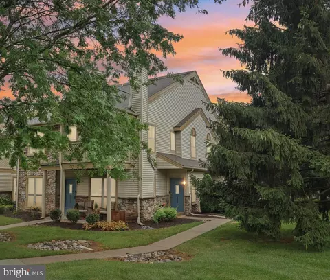 2302 Foxmeadow Cir #CONDO 2302, Royersford, PA 19468