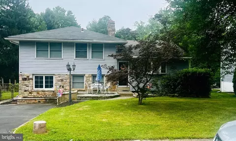 105 Overlook Ave, Willow Grove, PA 19090