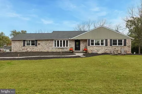 1212 Crestwood Dr, Pottstown, PA 19464