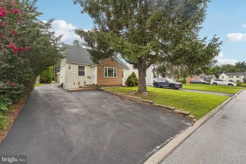 2 Wilmer Ave, Conshohocken, PA 19428
