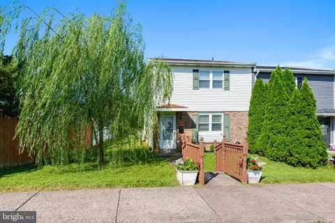 510 Colonial Dr, East Greenville, PA 18041