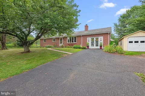 2203 E Buck Rd, Pennsburg, PA 18073
