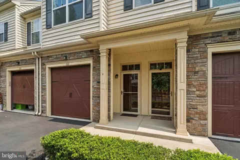 162 Serenity Ct, Norristown, PA 19401