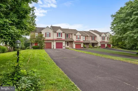 640 New Market Dr, Souderton, PA 18964
