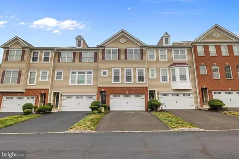 3 Fieldstone Ct, Telford, PA 18969
