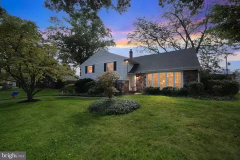 1861 Lippincott Rd, Huntingdon Valley, PA 19006