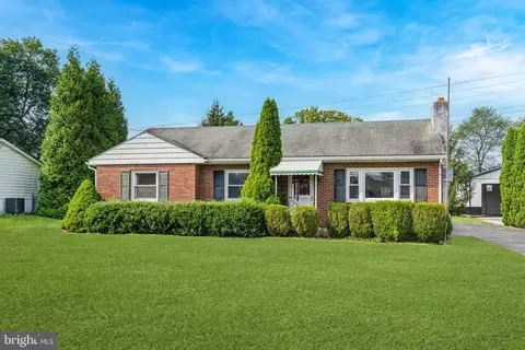 43 Oak Ln, Royersford, PA 19468