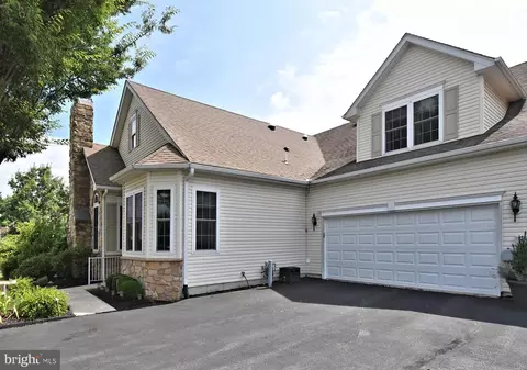 1030 Burgundy Cir, Pennsburg, PA 18073