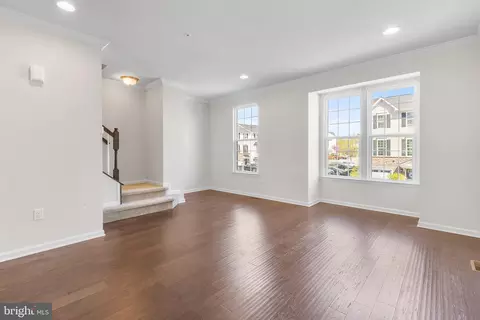 Living - 19 Twomey Ct #33, Wyncote, PA 19095 photo 3 of 4