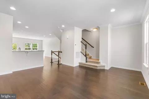 Living - 19 Twomey Ct #33, Wyncote, PA 19095 photo 4 of 4