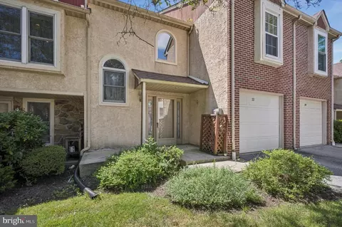 22 White Pine Ct, Lafayette Hill, PA 19444