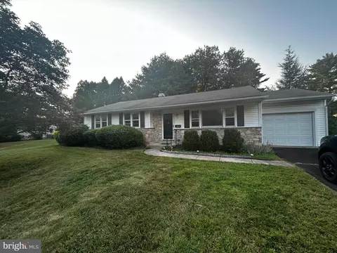 237 Woodlawn Dr, Lansdale, PA 19446
