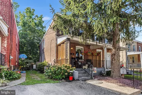 139 Walnut Ave, Ardmore, PA 19003
