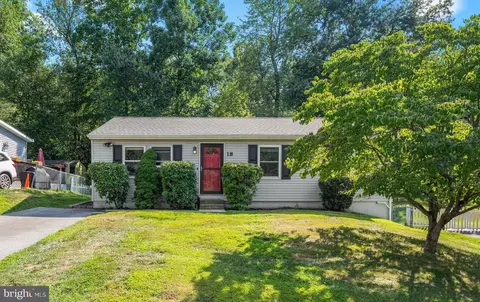18 Casselberry Dr, Audubon, PA 19403