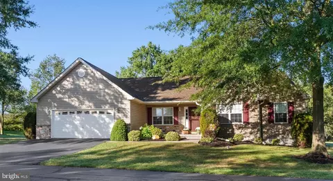 70 Presidential Dr, Royersford, PA 19468