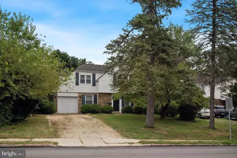 94 E Pennsylvania Ave, Oreland, PA 19075
