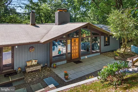 Exterior - 305 Highview Dr, Wayne, PA 19087 photo 1 of 10