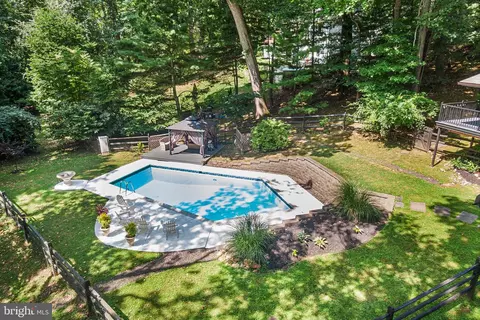 Exterior - 305 Highview Dr, Wayne, PA 19087 photo 9 of 10