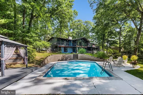 Exterior - 305 Highview Dr, Wayne, PA 19087 photo 3 of 10