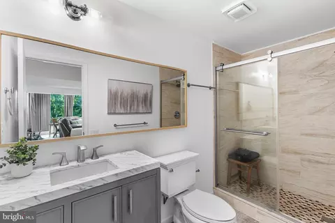 Bath - 305 Highview Dr, Wayne, PA 19087 photo 3 of 3