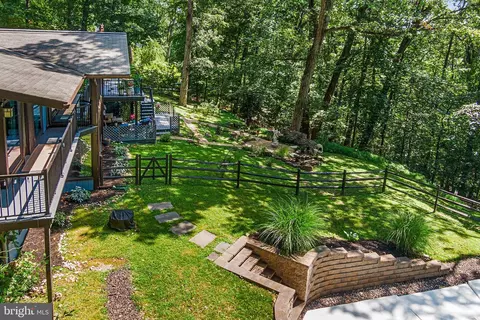 Exterior - 305 Highview Dr, Wayne, PA 19087 photo 7 of 10