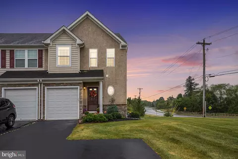 101 Fawn Dr, Gilbertsville, PA 19525