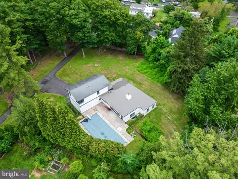 933 Fox Chase Rd, Jenkintown, PA 19046
