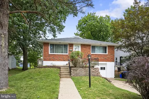 1805 New Hope St, Norristown, PA 19401