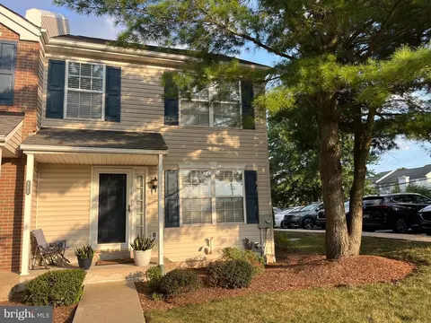 111 Newport Ct, Harleysville, PA 19438
